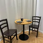 Malenkaja Italy S Terrasoi Na Krushe Lägenhet *