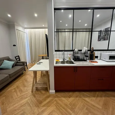 Malenkaja Italy S Terrasoi Na Krushe * オデッサ