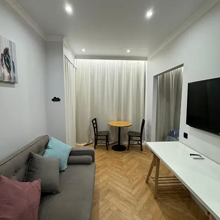 Malenkaja Italy S Terrasoi Na Krushe アパート オデッサ