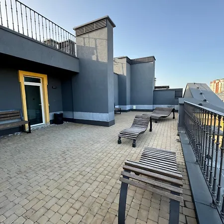 Malenkaja Italy S Terrasoi Na Krushe Apartment