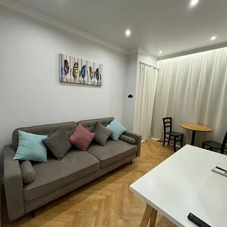 Malenkaja Italy S Terrasoi Na Krushe * オデッサ