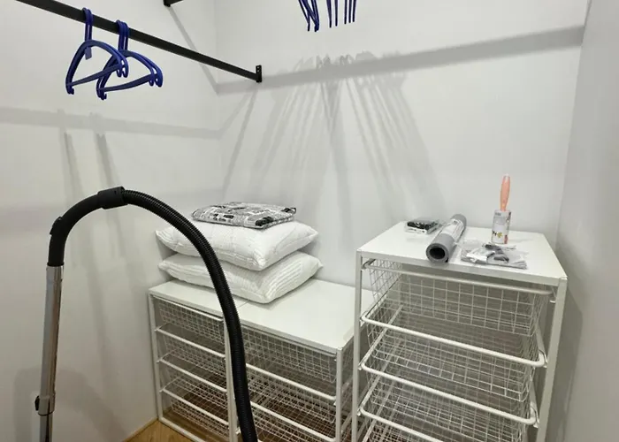 Malenkaja Italy S Terrasoi Na Krushe Apartment