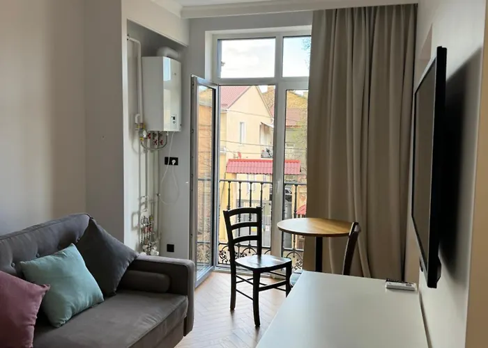 Malenkaja Italy S Terrasoi Na Krushe Apartment