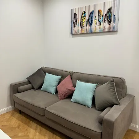 Malenkaja Italy S Terrasoi Na Krushe Apartman *