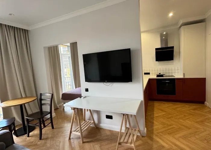 Malenkaja Italy S Terrasoi Na Krushe Apartman *