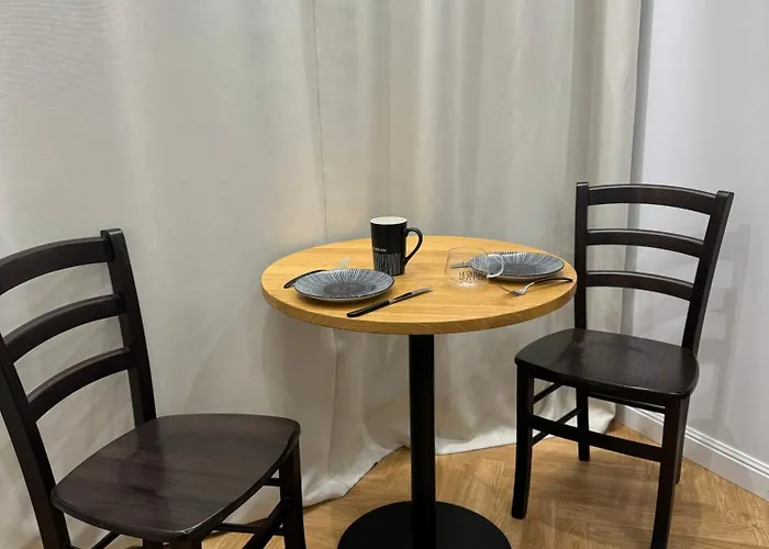 Malenkaja Italy S Terrasoi Na Krushe Apartman *