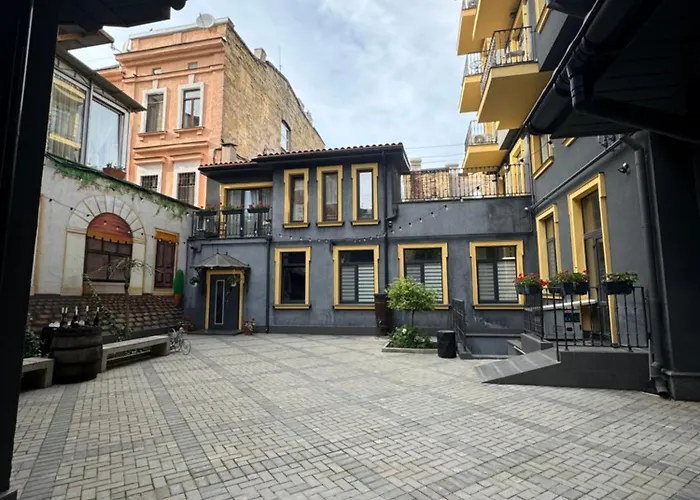 Malenkaja Italy S Terrasoi Na Krushe Apartman